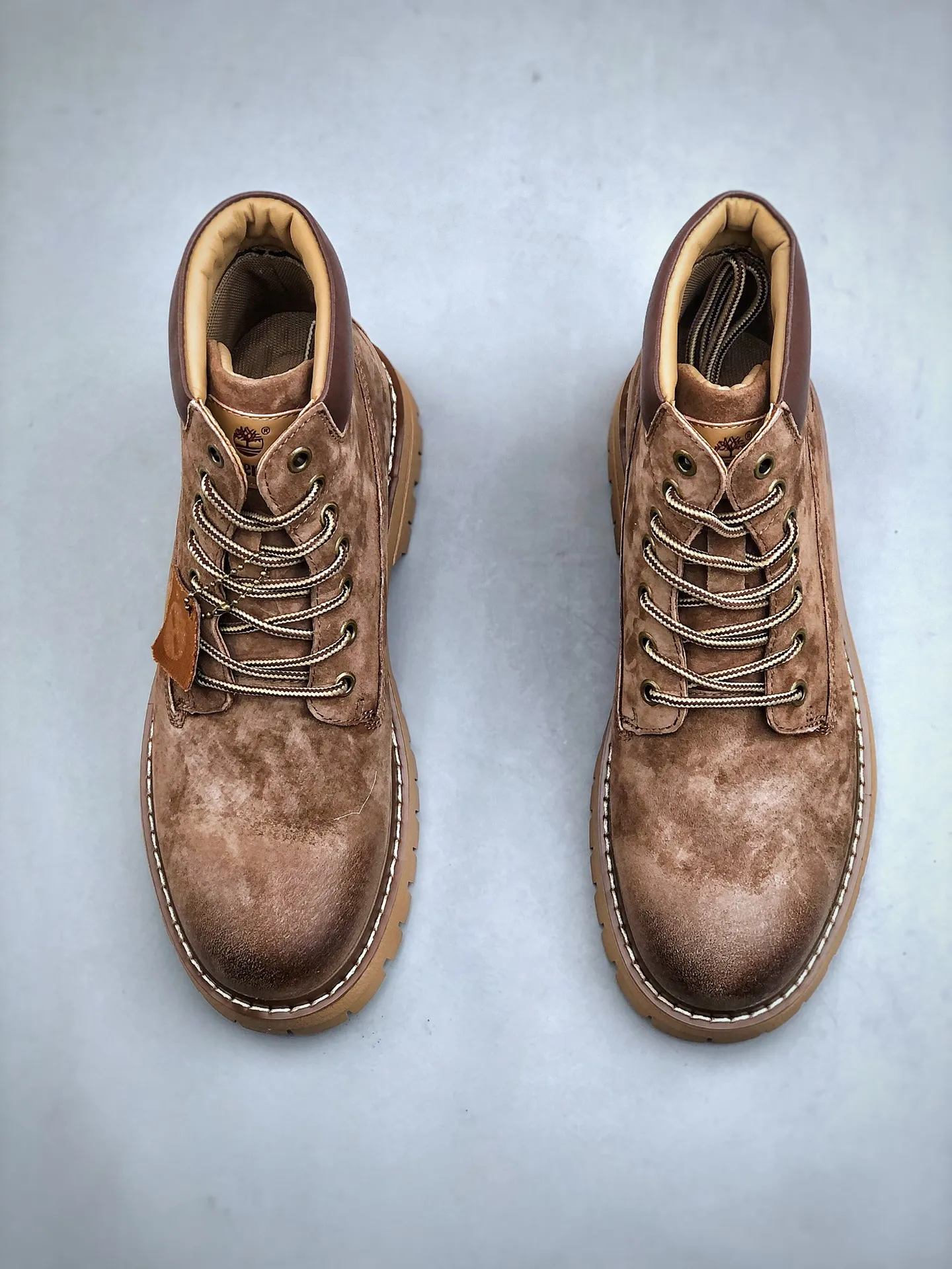 Local self-pickup💰560 supports store release. New goods🚀#Timberland Timberland/Timberland classic outdoor casual rhubarb boots series. Guangdong factory quality. Original box and original packaging. The fabric is made of Italian 🇮🇹 top-grade frosted fine-grained cowhide. It is paired with anti-odor and anti-corrosion genuine leather latex insoles to give you a perfect wearing experience. The quality is exquisite and durable. A must-have for sportsmen. Specializes in not looking handsome. High-quality and first-class foot feel. Size: 39 -44 (leather shoe size)